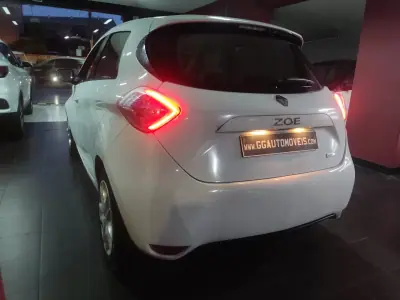 Renault Zoe 2019 - 10950 EUR, 82000 km - AUTO.MOTO.pt - 82000km - foto 18 de 18