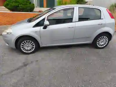 Fiat Grande Punto 2010 - 3950 EUR, 138000 km - AUTO.MOTO.pt - 138000km - foto 6 de 6