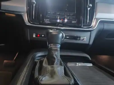 Volvo V90 2017 - 23500 EUR, 131000 km - AUTO.MOTO.pt - 131000km - foto 38 de 39