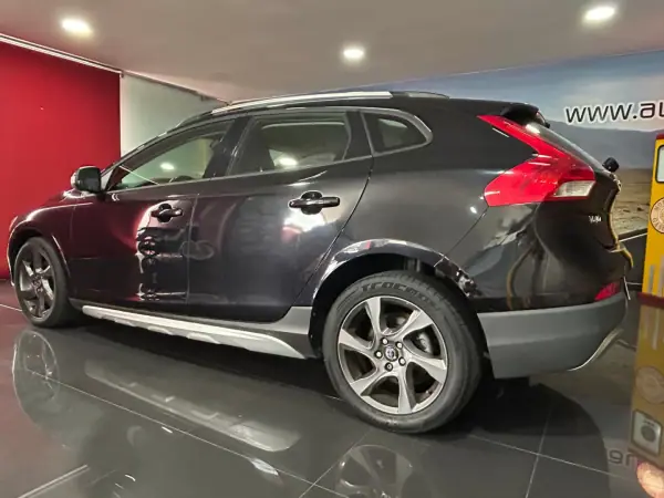 Volvo V40 Cross Country 2014 - 11750 EUR, 189500 km - AUTO.MOTO.pt - 189500km - foto 4 de 20