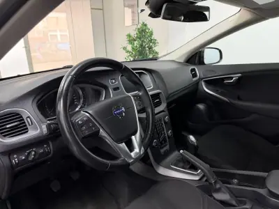 Volvo V40 2015 - 10990 EUR, 187405 km - AUTO.MOTO.pt - 187405km - foto 9 de 18