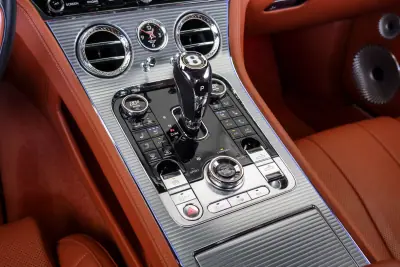 Bentley Continental GTC 2019 - 250000 EUR, 58772 km - AUTO.MOTO.pt - 58772km - foto 15 de 29