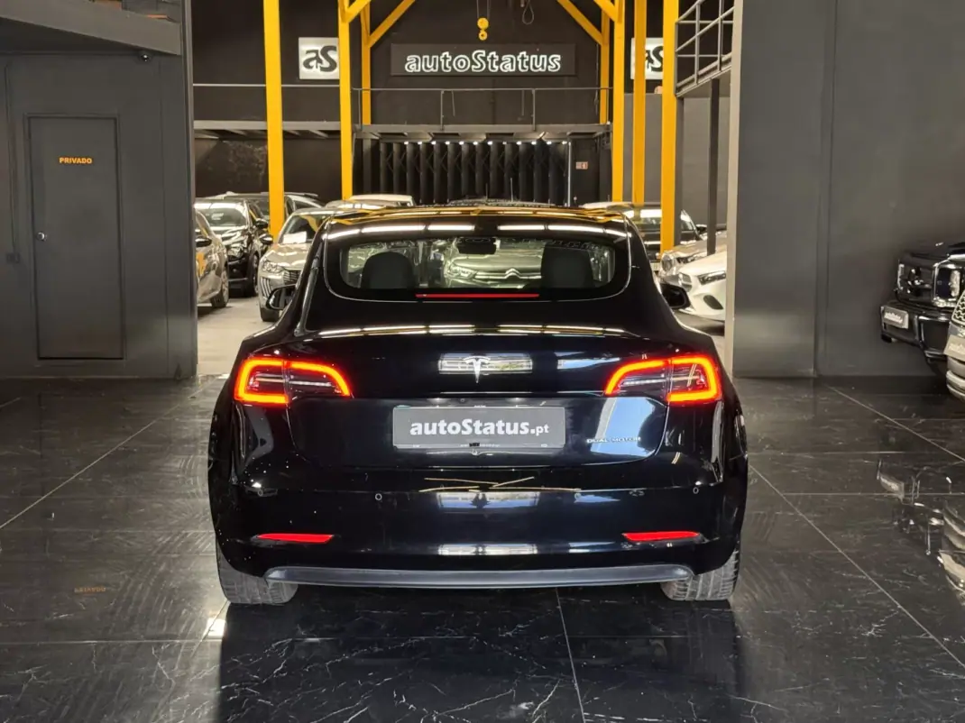 Tesla Model 3 2022 - 30990 EUR, 105300 km - AUTO.MOTO.pt - 105300km - foto 9 de 26