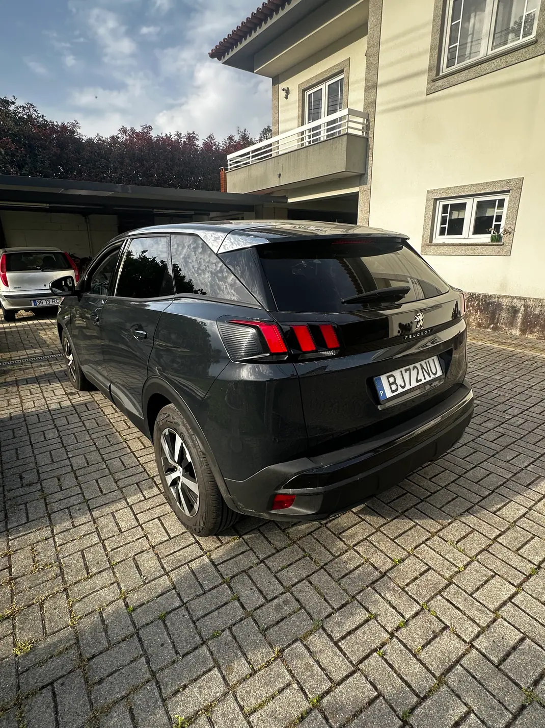 Peugeot 3008 2017 - 15000 EUR, 130000 km - AUTO.MOTO.pt - 130000km - foto 5 de 10