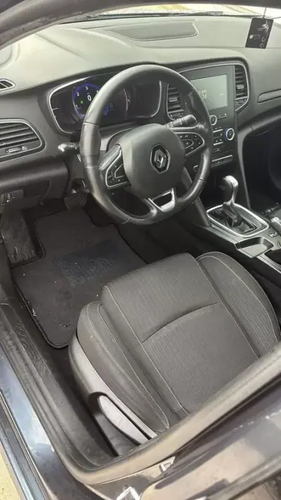 Renault Mégane 2019 - 7000 EUR, 310000 km - AUTO.MOTO.pt - 310000km - foto 4 de 7