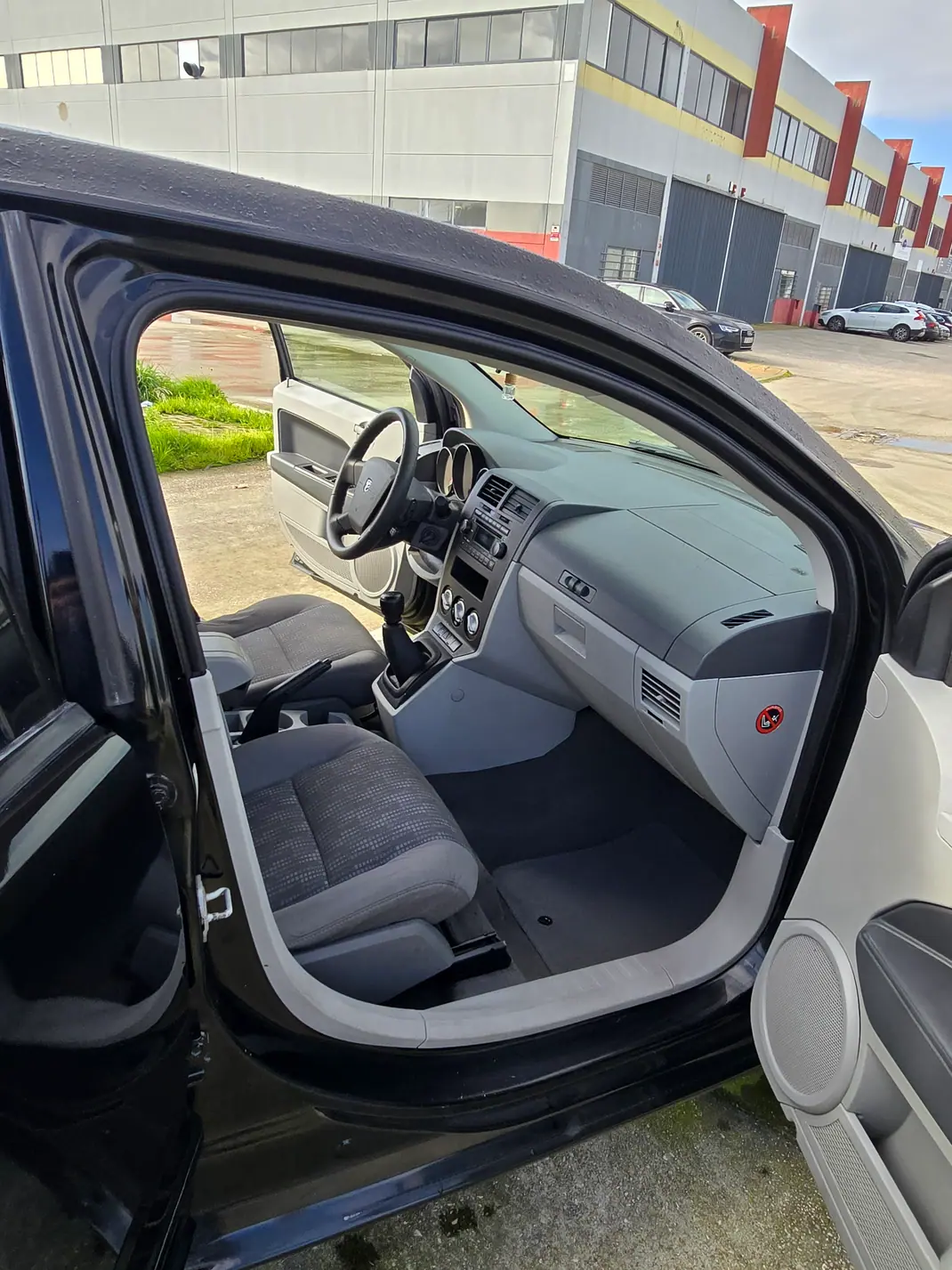 Dodge Caliber 2006 - 3800 EUR, 243642 km - AUTO.MOTO.pt - 243642km - foto 9 de 13