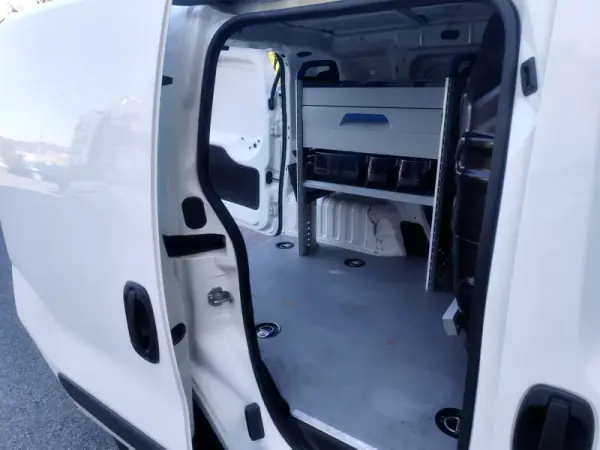 Fiat FIORINO 1.3 MULTIJET 2019 - 9480 EUR, 157000 km - AUTO.MOTO.pt - 157000km - foto 14 de 24