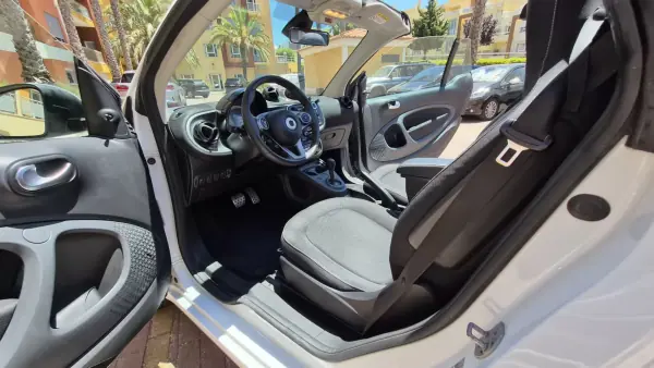 Smart Fortwo Cabrio 2017 - 14480 EUR, 62000 km - AUTO.MOTO.pt - 62000km - foto 5 de 14