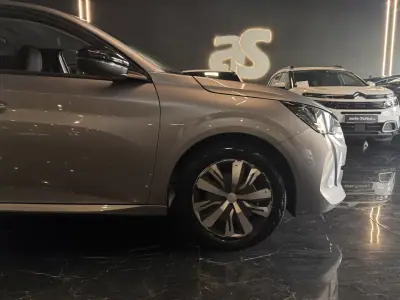 Peugeot 208 2023 - 14990 EUR, 87800 km - AUTO.MOTO.pt - 87800km - foto 5 de 30