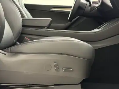Tesla Model Y 2022 - 34890 EUR, 49800 km - AUTO.MOTO.pt - 49800km - foto 26 de 32