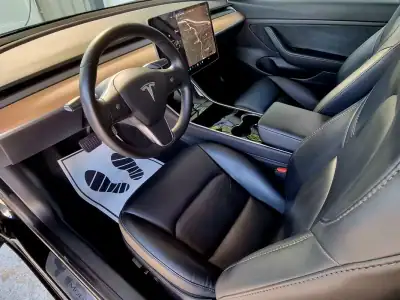 Tesla Model 3 2020 - 23500 EUR, 81000 km - AUTO.MOTO.pt - 81000km - foto 4 de 15