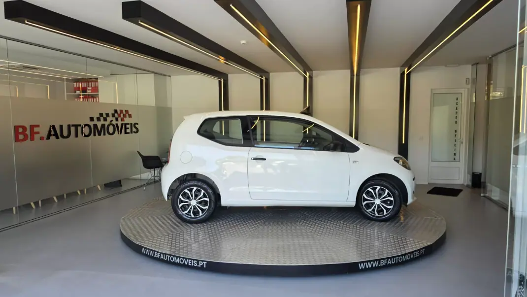Volkswagen Up! 2016 - 8500 EUR, 79613 km - 79613km - foto 8 de 49
