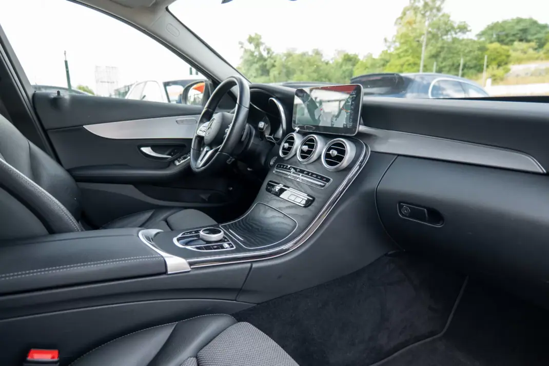 Mercedes-Benz C 300e 2020 - 26900 EUR, 109000 km - AUTO.MOTO.pt - 109000km - foto 12 de 36