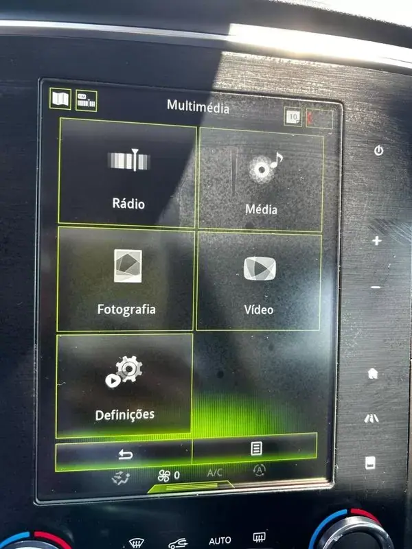 Renault Mégane 2019 - 14250 EUR, 135000 km - AUTO.MOTO.pt - 135000km - foto 32 de 39