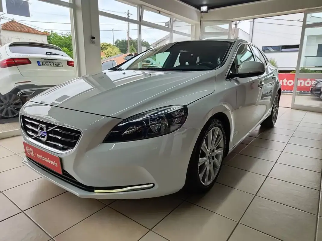 Volvo V40 2013 - 7750 EUR, 298000 km - AUTO.MOTO.pt - 298000km - foto 5 de 36