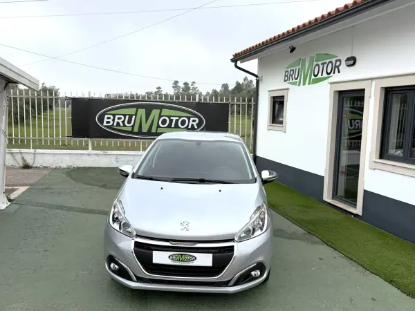 Peugeot 208 2018 — foto 2 de 13