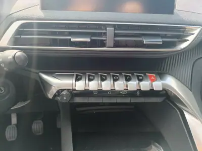 Peugeot 5008 2019 - 14900 EUR, 203649 km - AUTO.MOTO.pt - 203649km - foto 23 de 34