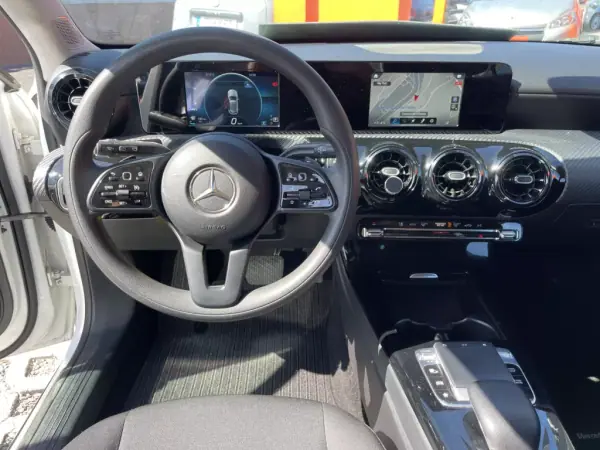 Mercedes-Benz A 180 2018 - 20950 EUR, 168400 km - AUTO.MOTO.pt - 168400km - foto 10 de 12