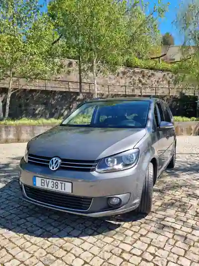 Volkswagen Touran 2014 - 13500 EUR, 124157 km - AUTO.MOTO.pt - 124157km - foto 2 de 6