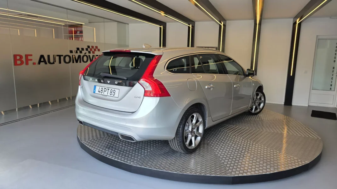 Volvo V60 2015 - 11900 EUR, 314478 km - AUTO.MOTO.pt - 314478km - foto 6 de 60