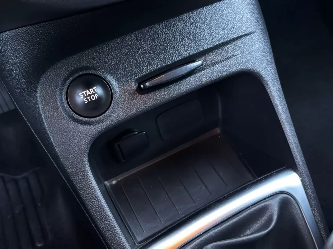 Renault Captur 2018 - 13950 EUR, 119000 km - AUTO.MOTO.pt - 119000km - foto 37 de 42