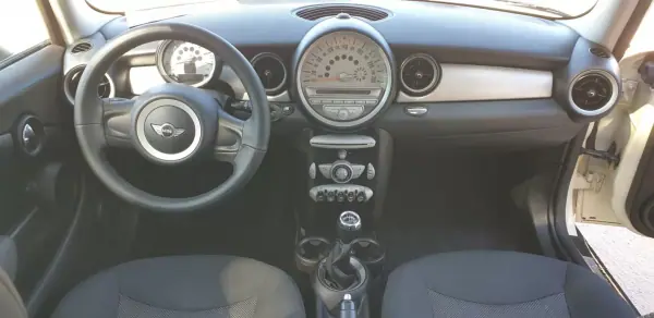 MINI One 2010 - 6990 EUR, 299000 km - AUTO.MOTO.pt - 299000km - foto 13 de 35