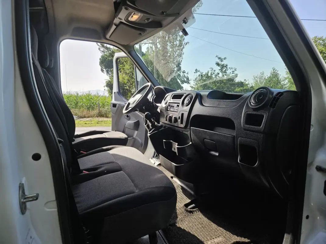 Renault Master 2019 - 13250 EUR, 320000 km - 320000km - foto 10 de 10