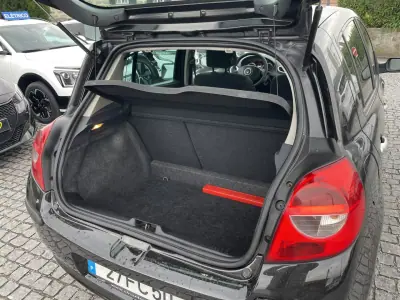 Renault Clio 2008 - 3500 EUR, 376787 km - AUTO.MOTO.pt - 376787km - foto 18 de 21