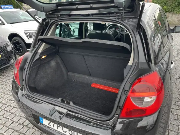 Renault Clio 2008 - 3500 EUR, 376787 km - AUTO.MOTO.pt - 376787km - foto 18 de 21
