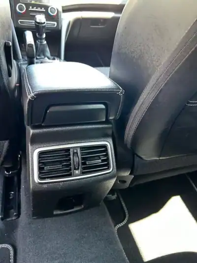 Renault Mégane 2019 - 14250 EUR, 135000 km - AUTO.MOTO.pt - 135000km - foto 36 de 39