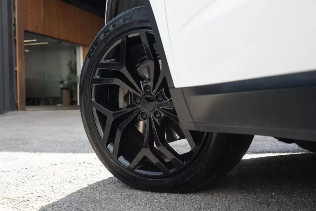 Jaguar E-Pace 2018 - 23900 EUR, 128980 km - 128980km - foto 8 de 29