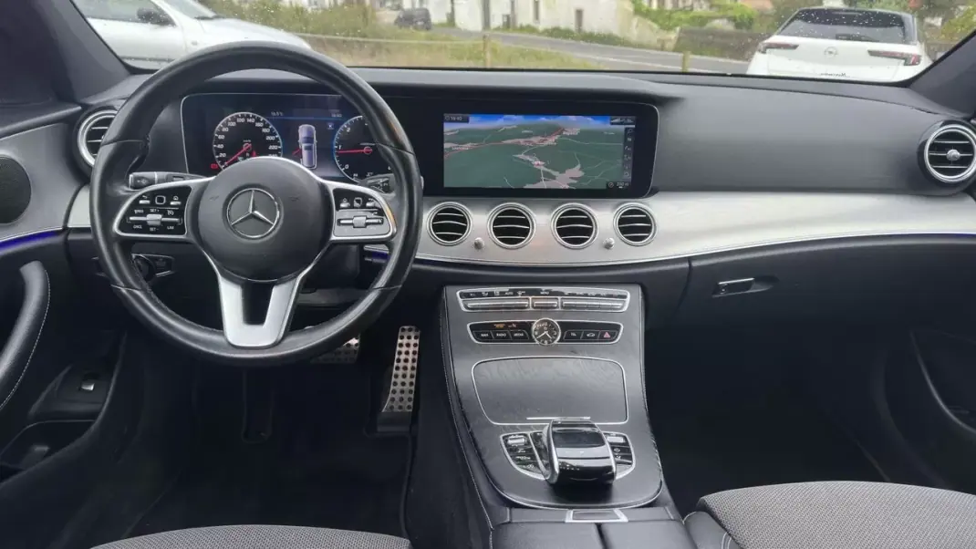 Mercedes-Benz E 220 2020 - 27900 EUR, 197000 km - AUTO.MOTO.pt - 197000km - foto 6 de 22