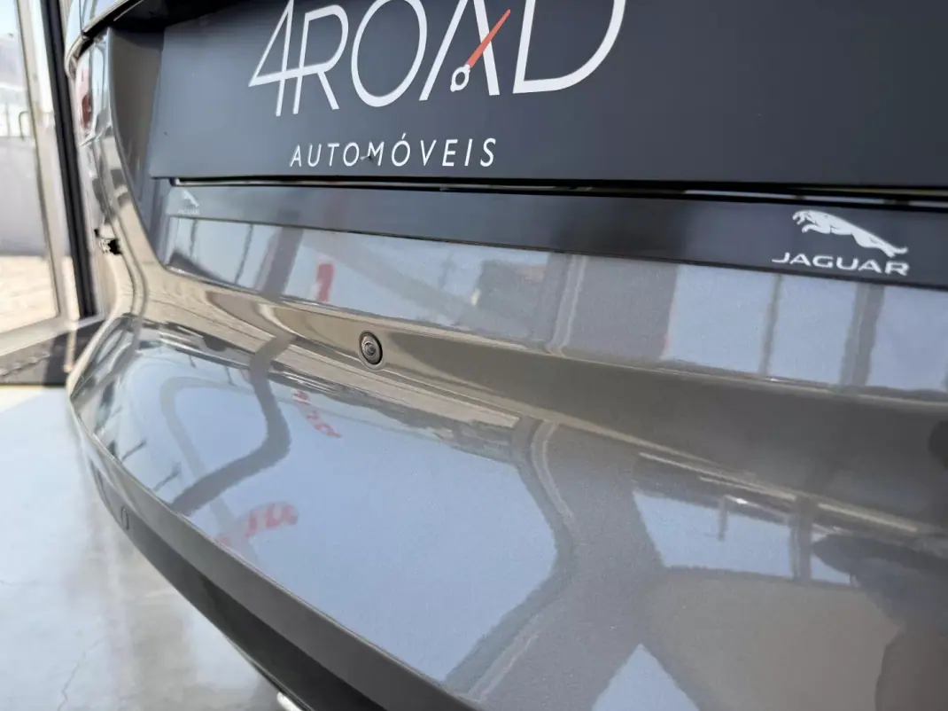 Jaguar F-Type 2018 - 46000 EUR, 64300 km - AUTO.MOTO.pt - 64300km - foto 61 de 135