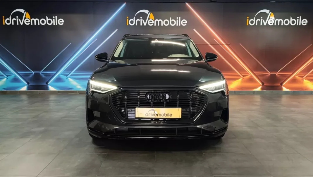 Audi e-tron 2019 - 42900 EUR, 78950 km - AUTO.MOTO.pt - 78950km - foto 3 de 58