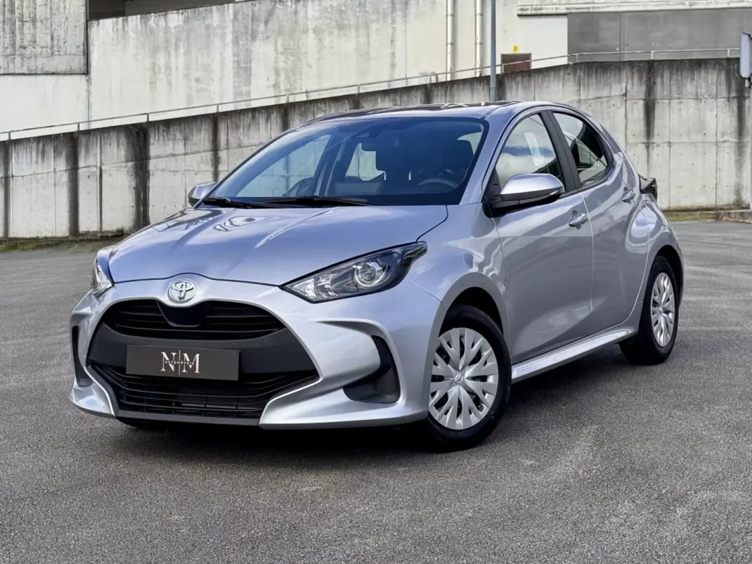 Toyota Yaris 2023 - 17990 EUR, 22000 km - AUTO.MOTO.pt - 22000km - foto 1 de 28