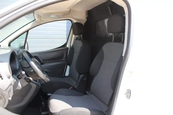 Peugeot Partner 1.6 Blue-HDi Confort L1 2018 - 10000 EUR, 235830 km - AUTO.MOTO.pt - 235830km - foto 10 de 17