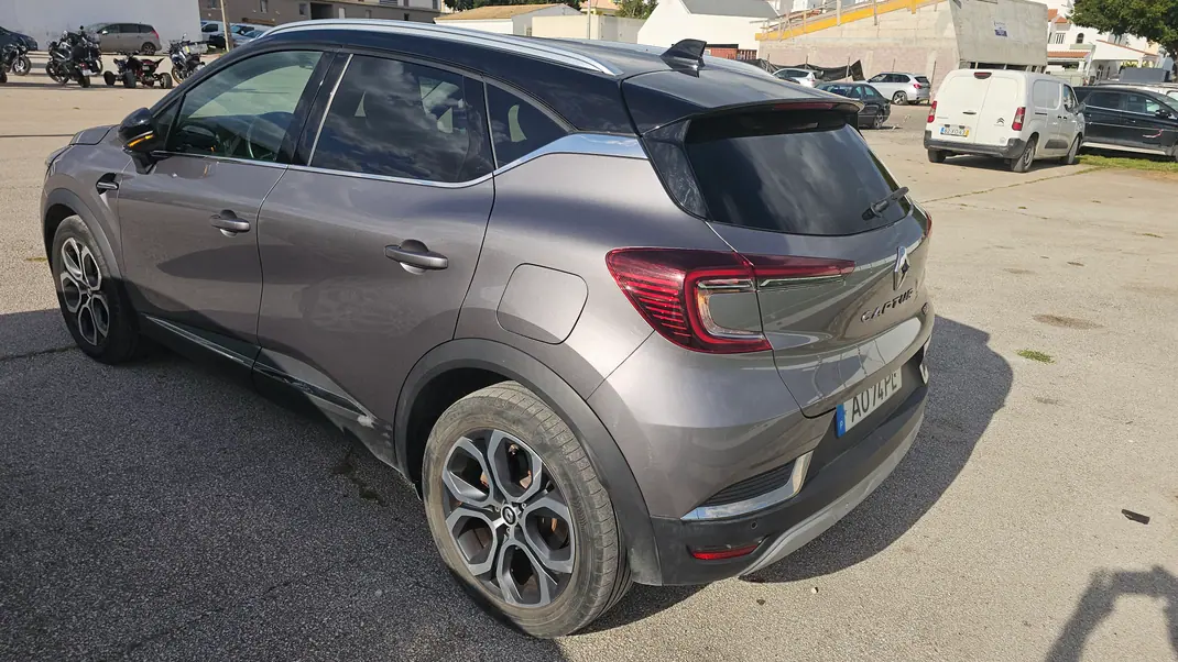 Renault Captur 2022 - 25000 EUR, 67500 km - AUTO.MOTO.pt - 67500km - foto 3 de 9