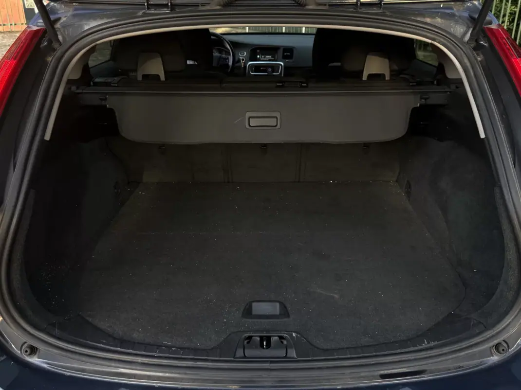 Volvo V60 2014 - 10000 EUR, 215710 km - 215710km - foto 11 de 11