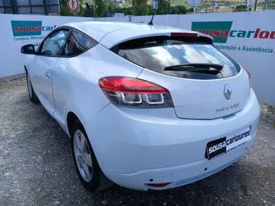 Renault Mégane Coupe 2010 - 7950 EUR, 115752 km - AUTO.MOTO.pt - 115752km - foto 11 de 25