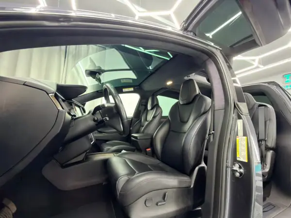 Tesla Model X 2018 - 27000 EUR, 199000 km - AUTO.MOTO.pt - 199000km - foto 22 de 24