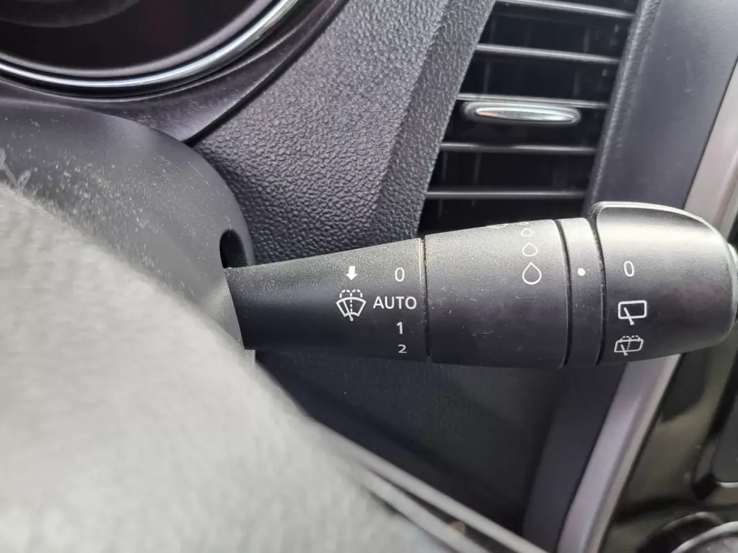 Renault Captur 2016 - 11450 EUR, 165268 km - AUTO.MOTO.pt - 165268km - foto 31 de 41