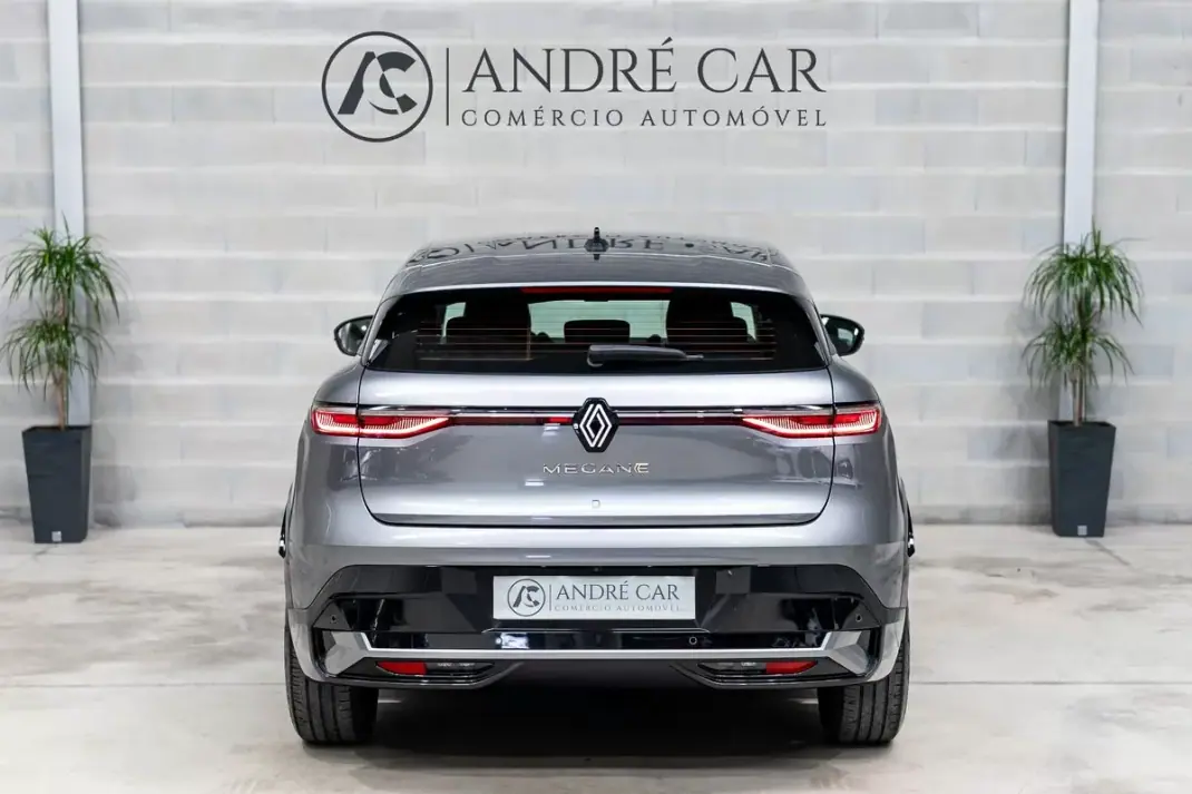 Renault Mégane E-Tech 2022 - 22450 EUR, 48129 km - AUTO.MOTO.pt - 48129km - foto 8 de 38