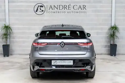 Renault Mégane E-Tech 2022 - 22450 EUR, 48129 km - AUTO.MOTO.pt - 48129km - foto 8 de 38
