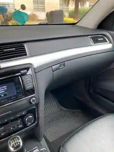 Skoda Superb Break 2014 - 9500 EUR, 207000 km - AUTO.MOTO.pt - 207000km - foto 5 de 10