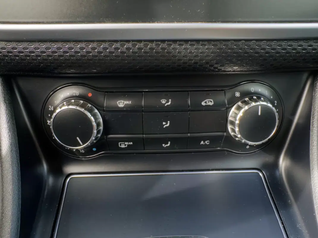 Mercedes-Benz A 180 2017 - 15990 EUR, 155000 km - AUTO.MOTO.pt - 155000km - foto 23 de 34