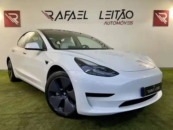 Tesla Model 3 2023 - 29750 EUR, 68000 km - AUTO.MOTO.pt - 68000km - foto 6 de 44