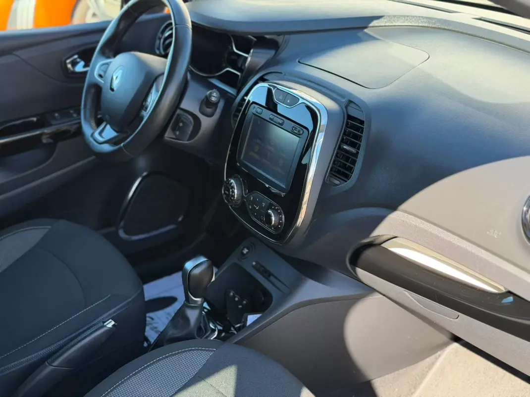 Renault Captur 2016 - 12250 EUR, 79550 km - 79550km - foto 8 de 24