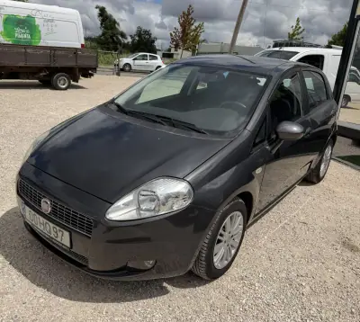 Fiat Grande Punto 2009 - 5870 EUR, 50685 km - AUTO.MOTO.pt - 50685km - foto 3 de 14