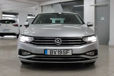 Volkswagen Passat 2021 - 21900 EUR, 22076 km - AUTO.MOTO.pt - 22076km - foto 8 de 44