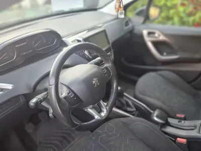Peugeot 2008 2015 — foto 3 de 5